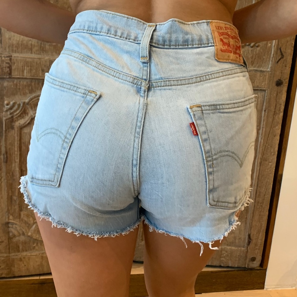 LEVI JEAN SHORTS